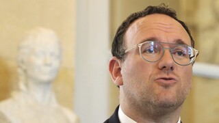 Πονοκέφαλος στη γαλλική κυβέρνηση: Τι απαντά για τον υπουργό που κατηγορείται για βιασμό