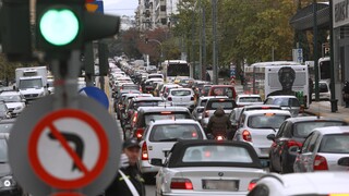 Κυκλοφοριακό χάος στην Αττική: Το σχέδιο 4+4 κινήσεων του υπουργείου Μεταφορών για τη λύση του