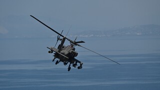 Ελικόπτερο Apache παρουσίασε μηχανική βλάβη – Πραγματοποίησε αναγκαστική προσγείωση στην Εύβοια
