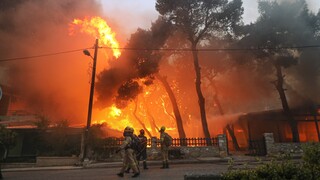 Φωτιά σε Βαρυμπόμπη και Τατόι: Πυλώνα ηλεκτρισμού «δείχνει» η Πυροσβεστική - Τι απαντά ο ΑΔΜΗΕ