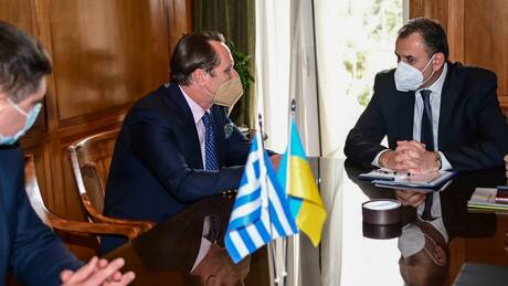 Παναγιωτόπουλος σε Ουκρανό πρέσβη: Παρέχουμε κάθε δυνατή υποστήριξη και αμυντική βοήθεια