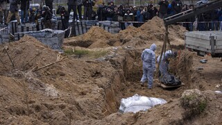Ουκρανία: Η αστυνομία έθαψε 150 ανθρώπους σε ομαδικό τάφο στο Λουχάνσκ