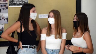 Μαγιορκίνης: Γιατί διατηρείται η μάσκα στα σχολεία για τις εξετάσεις