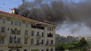 Θεσσαλονίκη: Φωτιά στο κτήριο του Βιοτεχνικού Επιμελητηρίου - Έρευνες για εγκλωβισμένους