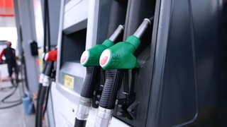 Τρεις εστίες ανάφλεξης στις τιμές των καυσίμων
