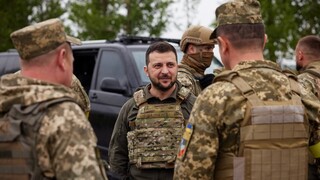Στο Χάρκοβο ο Ζελένσκι: Επισκέφθηκε στρατιώτες της πρώτης γραμμής