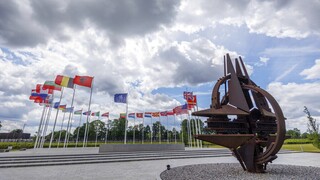 ΝΑΤΟ: Δικαίωμά μας η ανάπτυξη δυνάμεων στην Ανατολική Ευρώπη