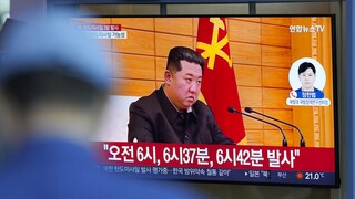 Βόρεια Κορέα: Ο Κιμ αίρει τους περιορισμούς για τον κορωνοϊό παρά τα εκατοντάδες κρούσματα