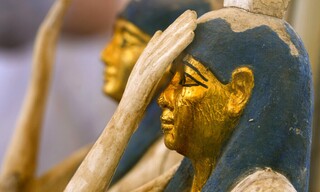 Αίγυπτος: Στο «φως» εκατοντάδες σαρκοφάγοι και αγάλματα θεών στη Σακάρα