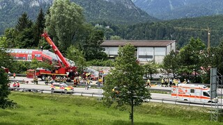 Τραγωδία στη Γερμανία: Εκτροχιασμός τρένου στη Βαυαρία - Τέσσερις νεκροί, δεκάδες τραυματίες