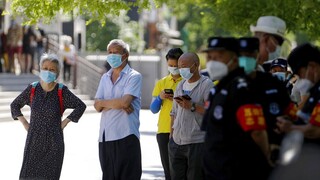 Κορωνοϊός: Το Πεκίνο αίρει τα περιοριστικά μέτρα μετά από έναν μήνα