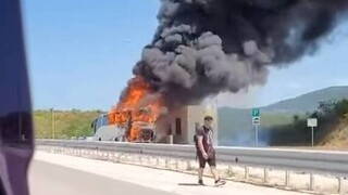 Κέρκυρα: Λεωφορείο ΚΤΕΛ τυλίχθηκε στις φλόγες ενώ επέστρεφε στην Αθήνα - Σώοι οι επιβάτες