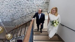 Γαμπρός ντύθηκε ο 67χρονος Φρανσουά Ολάντ - Παντρεύτηκε την ηθοποιό Ζουλί Γκαγιέ