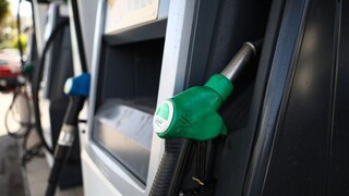 «Φωτιά» οι τιμές στα καύσιμα: Στα 2,7 ευρώ η αμόλυβδη - Έρχεται νέο fuel pass