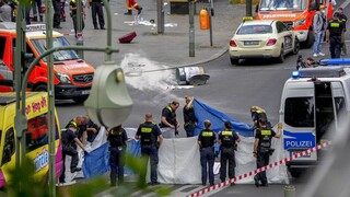 Βερολίνο: Με ψυχολογικά προβλήματα ο 29χρονος που έπεσε σε πλήθος με όχημα - Θρήνος για την νεκρή