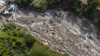 Γουατεμάλα: Ένα μεγάλο μεταλλικό πλέγμα η λύση για να καθαρίσει ποταμός από τόνους σκουπιδιών