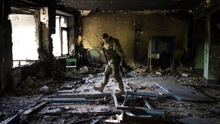 Πόλεμος στην Ουκρανία: Βομβαρδίζεται εργοστάσιο-καταφύγιο αμάχων στο Σεβεροντονέτσκ