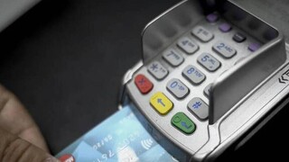 Tι αλλάζει στις συναλλαγές με χρεωστική κάρτα - Ανέπαφες πάνω από το 90% των πληρωμών