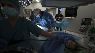 Χειρουργεία... μετά μουσικής - Τι ακούν γιατροί και ασθενείς στις επεμβάσεις