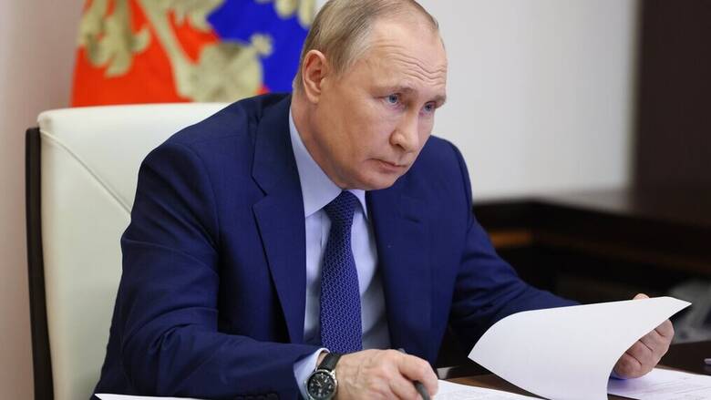 ΕΚΠΑ: «Ξηλώνει» τον τίτλο του επίτιμου διδάκτορα από τον Πούτιν
