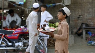 Το Πακιστάν ζήτησε από τους πολίτες να πίνουν λιγότερο τσάι για να βοηθήσουν την οικονομία της χώρας