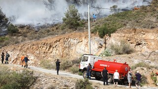 Φωτιά στη Βούλα - Άμεση κινητοποίηση της Πυροσβεστικής