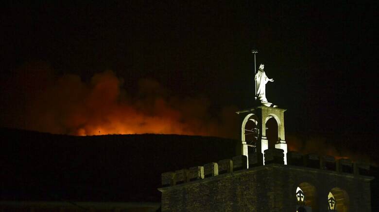 Ισπανία - Πυρκαγιές: Εκκενώθηκαν 14 χωριά - Ακραίοι καύσωνες πλήττουν τη χώρα