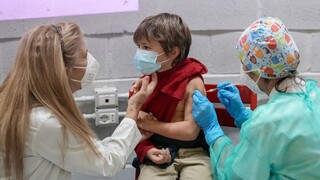 Κορωνοϊός - ΗΠΑ: Εγκρίθηκαν τα εμβόλια Pfizer και Moderna για παιδιά κάτω των 5 ετών