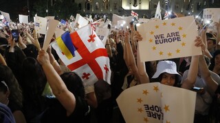 Γεωργία: Δεκάδες χιλιάδες πολίτες διαδηλώνουν υπέρ της ένταξης στην ΕΕ