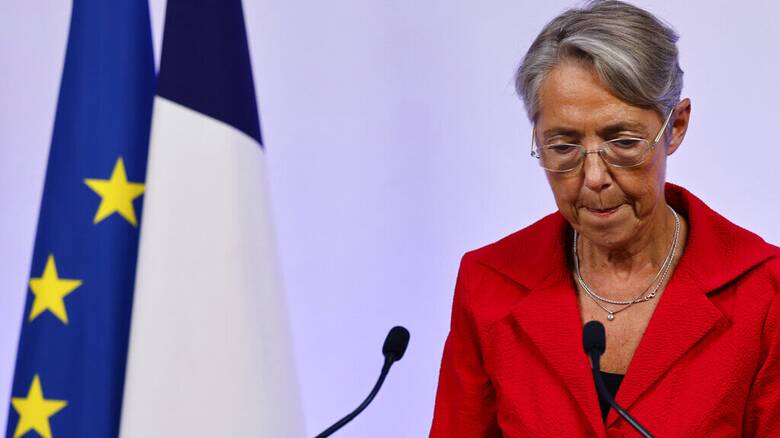 Γαλλία: Η πρωθυπουργός υπέβαλε την παραίτησή της - Δεν την δέχτηκε ο Μακρόν