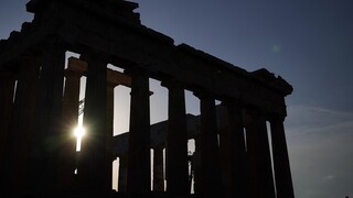 Με αυτόματο απινιδωτή εξοπλίζεται ο αρχαιολογικός χώρος της Ακρόπολης