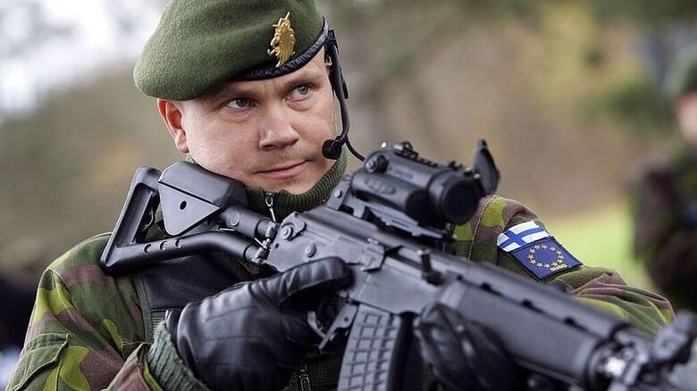 Πώς η Φινλανδία ενισχύει τον στρατό της απέναντι στη Ρωσία