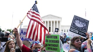 ΗΠΑ: Το Ανώτατο Δικαστήριο ανέτρεψε το συνταγματικό δικαίωμα στην άμβλωση
