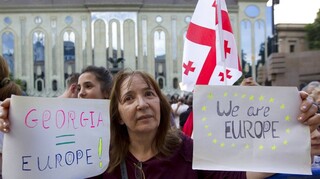 Γεωργία: Χιλιάδες άνθρωποι διαδήλωσαν για να ενταχθεί η χώρα στην ΕΕ