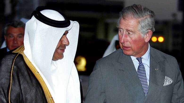 Τι απαντά ο πρίγκιπας Κάρολος για τα «μετρητά σε βαλίτσες» από τον σεΐχη Αλ Θάνι του Κατάρ