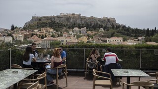 «Ανάσα» από τον τουρισμό σε καφετέριες και εστιατόρια στο κέντρο της Αθήνας