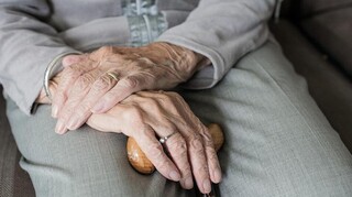 Έρευνα: Μειωμένος ο κίνδυνος Αλτσχάιμερ για τους ηλικιωμένους που έχουν κάνει αντιγριπικό εμβόλιο