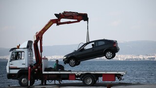 Θεσσαλονίκη: Μητέρα και γιος τα δύο θύματα που βρέθηκαν δεμένα στο αυτοκίνητο που έπεσε στη θάλασσα