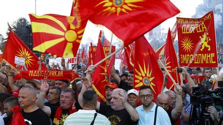 Βόρεια Μακεδονία: Αντιδράσεις στην πρόταση Μακρόν για λύση με τη Βουλγαρία - Έκκληση Ράμα στα Σκόπια
