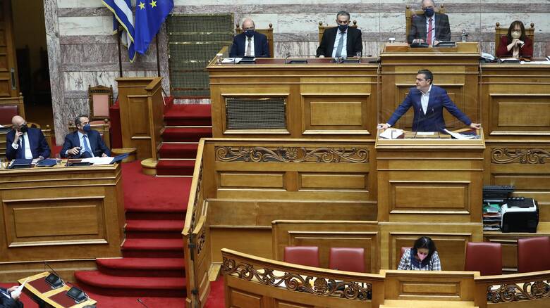 «Μετωπική» σύγκρουση στη Βουλή - Μητσοτάκης: «Εκλογές στο τέλος της τετραετίας»