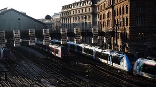 Γαλλία: Απεργία στους σιδηροδρόμους εν μέσω κοινωνικής αναταραχής λόγω υψηλού πληθωρισμού