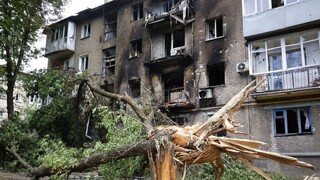 Ουκρανία: Ρουκέτα έπληξε πολυκατοικία – Έξι νεκροί και δεκάδες αγνοούμενοι