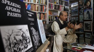 Είκοσι χρόνια μετά τη μεγάλη επιτυχία, ο «Bιβλιοπώλης της Καμπούλ» ζητάει άσυλο στη Βρετανία