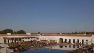 CNNi: Πορτογαλικό ξενοδοχείο κράτησε το προσωπικό του στην καραντίνα και τώρα… δρέπει καρπούς (vid)