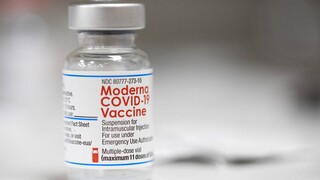 Κορωνοϊός: Επικαιροποιημένα εμβόλια κατά των υποπαραλλαγών της Όμικρον αναπτύσσει η Moderna