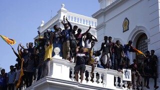 Σρι Λάνκα: Οι διαδηλωτές επιτέθηκαν στα γραφεία του πρωθυπουργού
