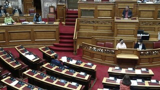 Τροπολογία Ελληνικής Λύσης για τους ανεμβολίαστους υγειονομικούς