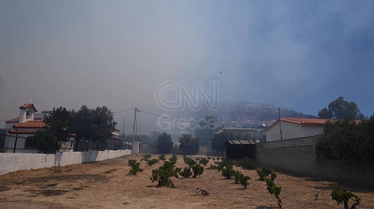 Φωτιά στη Φέριζα Σαρωνικού: Εκκενώθηκε και δεύτερος οικισμός