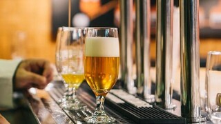 Γερμανία: Μπιραρία πρότεινε στους πελάτες της να πληρώνουν την μπίρα τους με ηλιέλαιο