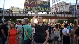 Ουγγαρία: Διαδηλώσεις για 5η ημέρα κατά των φορολογικών μεταρρυθμίσεων και των μέτρων λιτότητας